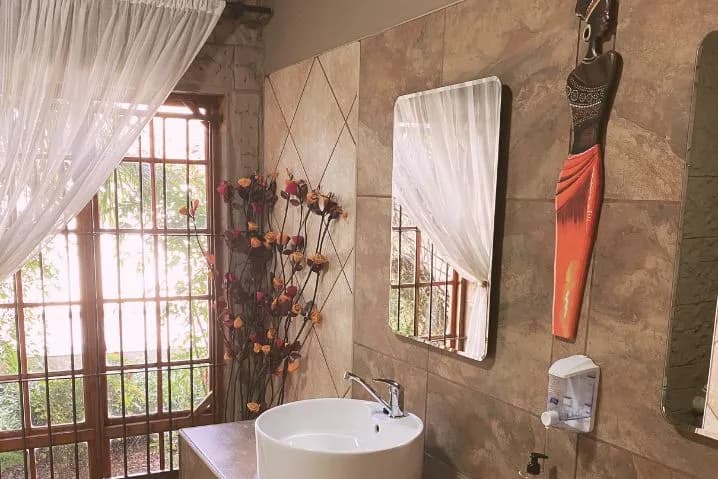 Executive Room modern en-suite bathroom