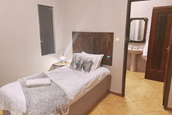 Family of 4 Room en-suite bathroom